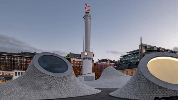 フィンランドのヘルシンキ 2021年10月13日 ガラス宮殿中庭はエイモス レックス美術館の屋根です — ストック動画