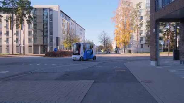 Helsinky Finsko Října 2021 Pilotní Projekt Samohybného Elektrorobotického Autobusu Ulicích — Stock video