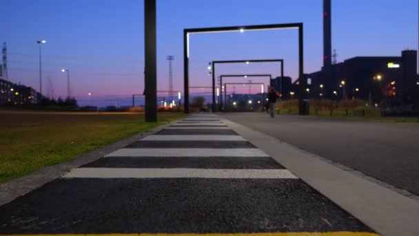 Diseño Moderno Del Paisaje Parque Ciudad Por Noche Barrio Kalasatama — Vídeo de stock