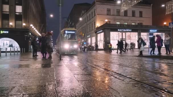 Гельсінкі Фінляндія Листопада 2021 Гельсінський Трамвай Вулиці Осіннього Вечора — стокове відео