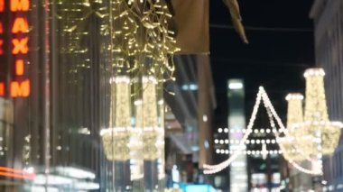 Orta Helsinki, Finlandiya sokaklarındaki Noel süslemesi.