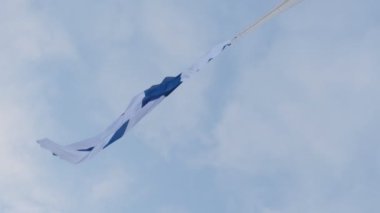 Helsinki 'de Bağımsızlık Günü için Finlandiya bayrağı göndere çekildi.