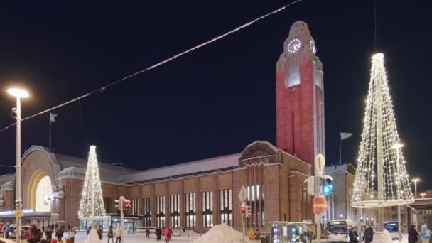 Ελσίνκι Κεντρικό Σιδηροδρομικό Σταθμό το βράδυ του χειμώνα — Αρχείο Βίντεο