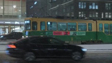 Tramvay Helsinki, Mannerheimintie caddesinde hareket ediyor.