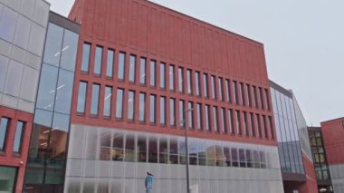 Aalto Üniversitesi Kampüsü. Modern İskandinav mimarisi. Bul