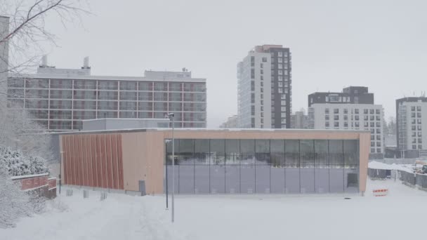 Blick auf das moderne Viertel von Espoo, Finnland. — Stockvideo