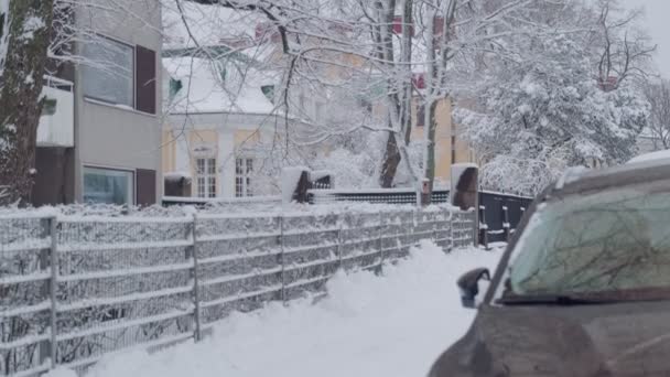 Snødekt gate etter kraftig snøstorm – stockvideo