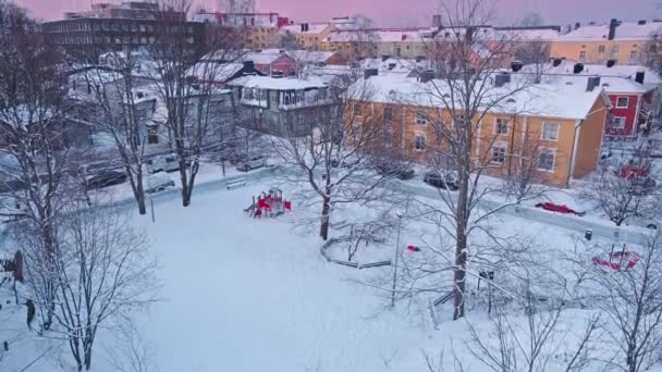 View of the Puu Vallila neighborhood in the snowy winter. — Stock Video