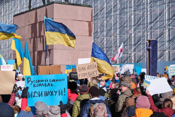 Demonstracja przeciwko rosyjskiej agresji na Ukrainie — Darmowe zdjęcie stockowe