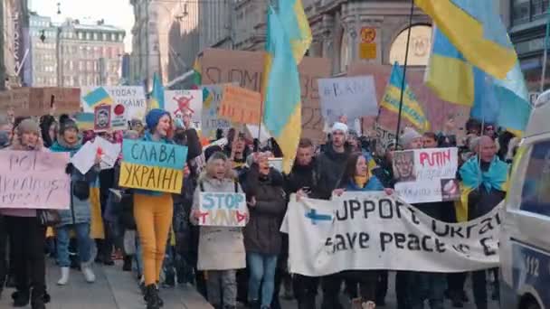 Demonstration mot den ryska aggressionen i Ukraina — Stockvideo