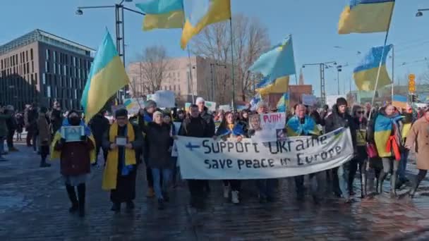 Manifestación contra la agresión rusa en Ucrania — Vídeos de Stock