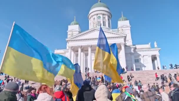 Demonstracja przeciwko rosyjskiej agresji na Ukrainie — Darmowe wideo stockowe