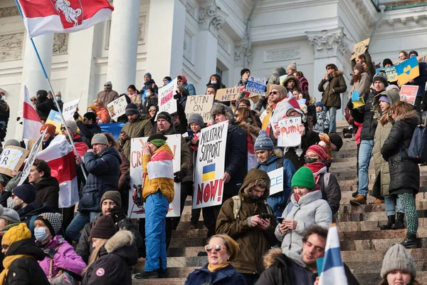 Demonstracja przeciwko rosyjskiej agresji na Ukrainie — Darmowe zdjęcie stockowe