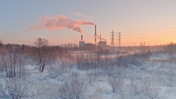 Centrale combinée de chaleur et d'électricité pendant le fort gel — Video