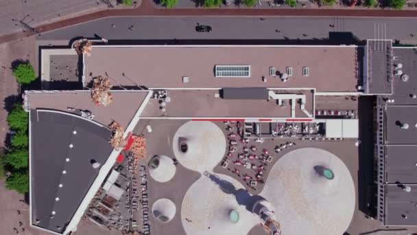 ヘルシンキ フィンランド 2022年6月9日 エイモス レックス博物館広場の空中ビュー スローモーション映像 — ストック動画