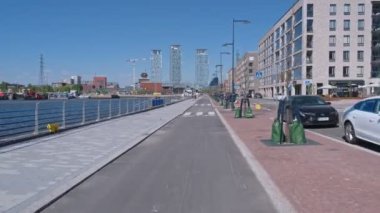 Helsinki, Finlandiya - 24 Mayıs 2022: Sompasaari Mahallesi Embank 'ı. Finlandiya 'daki ilk gökdelenlerin manzarası.