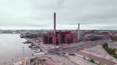 Helsinki, Finlandiya - 24 Mayıs 2022: Hanasaari Elektrik Santralinin Havadan Görünümü.