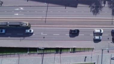 Helsinki, Finlandiya - 30 Mayıs 2022: Helsinki 'deki Mannerheimintie caddesinin havadan görünüşü. Tramvay caddeden geçiyor.