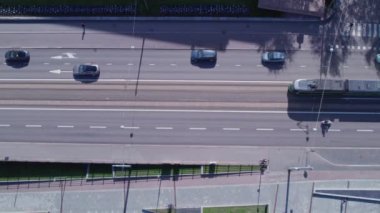 Helsinki, Finlandiya - 30 Mayıs 2022: Helsinki 'deki Mannerheimintie caddesinin havadan görünüşü. Tramvay caddeden geçiyor.