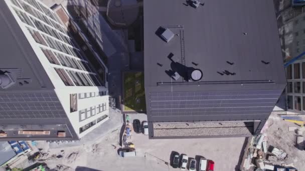 Finlandiya Güneş Panelleri Olan Yeni Apartman Çatılarının Havadan Görünüşü — Stok video