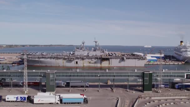 Helsingfors Augusti 2022 Marinfartyg Uss Kearsarge Lhd Dockat Hernesaari — Stockvideo
