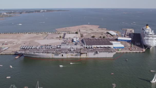 芬兰赫尔辛基 2022年8月5日 美国海军舰只Uss Kearsarge Lhd 3停泊在Hernesaari — 图库视频影像