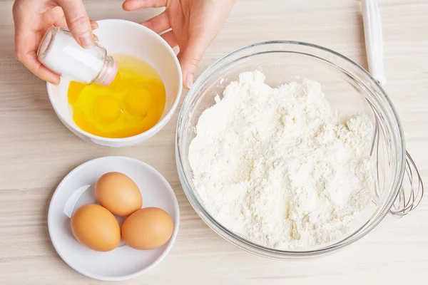 Woman kneading dough — Stock Photo, Image