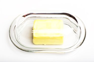 dilimler beyaz zemin üzerine tereyağı