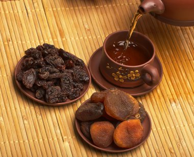 kurutulmuş meyve ve çay