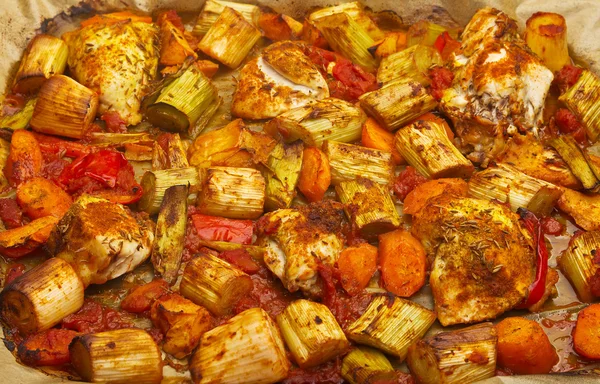 Preparation fried chicken fillets with vegetables — Stock Photo, Image