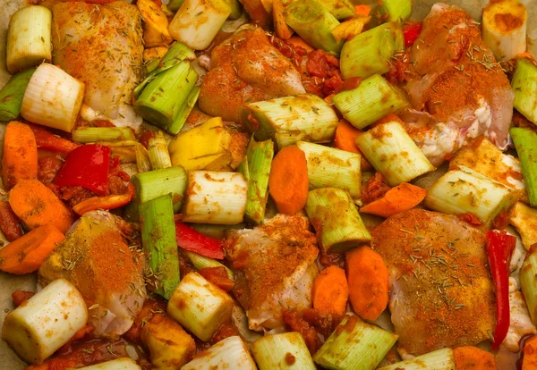 Preparation fried chicken fillets with vegetables — Stock Photo, Image