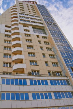 altında yeni Belediye Binası