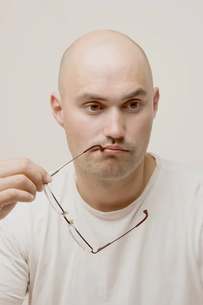 Retrato. Homem careca com óculos . — Fotografia de Stock