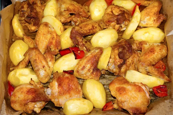 Chicken with potatoes baked in the oven — Stock Photo, Image