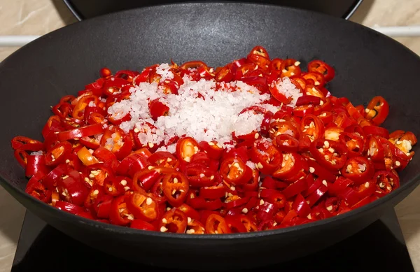 Cutting red chili pepper — Stock Photo, Image