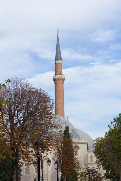 Minaret of mosque in Istanbul, Turkey — Stock Photo, Image