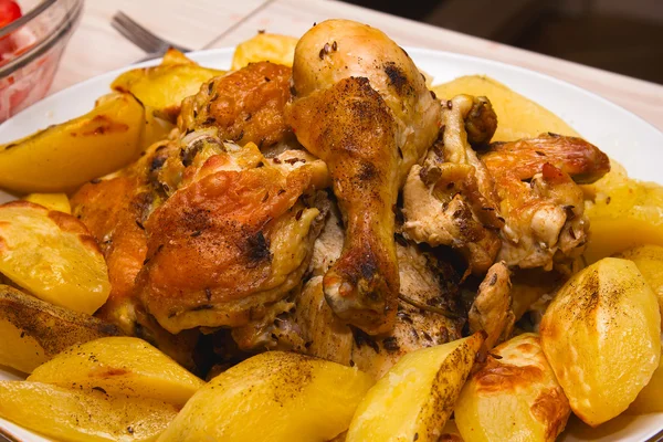 Pollo asado con verduras — Foto de Stock