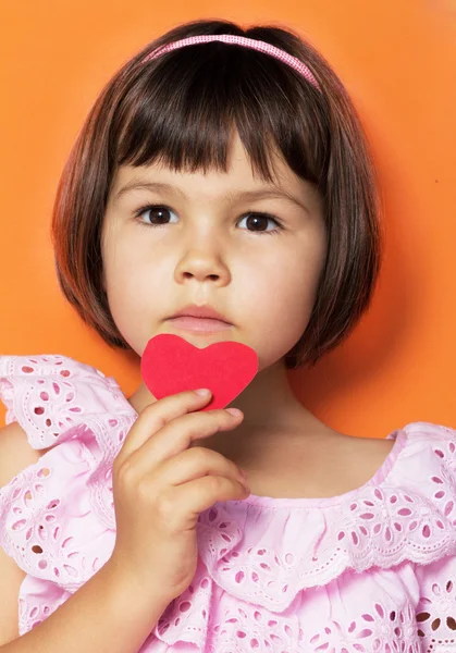 Menina e corações vermelhos . — Fotografia de Stock