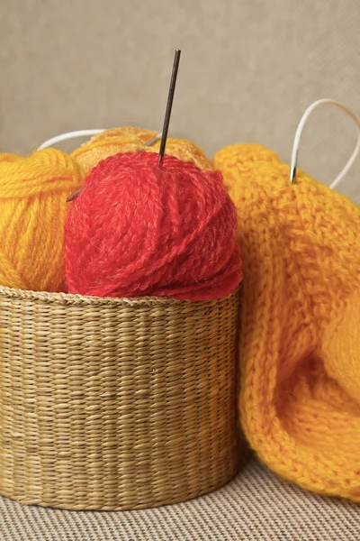 Multicolored yarn in wicker basket — Stock Photo, Image