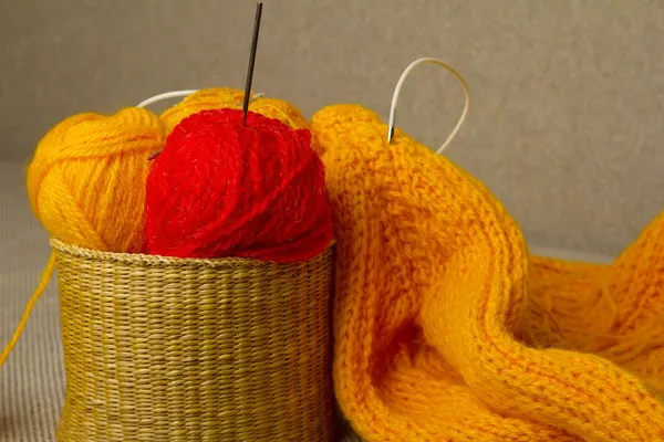 Multicolored yarn in wicker basket — Stock Photo, Image
