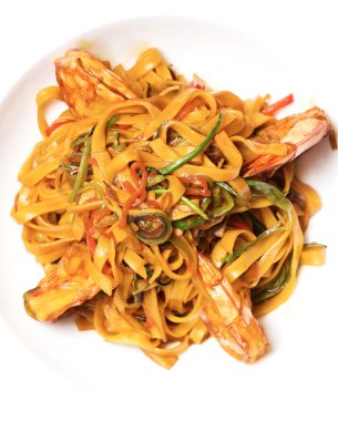 domates soslu ve otlu makarna