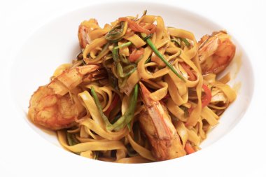 domates soslu ve otlu makarna