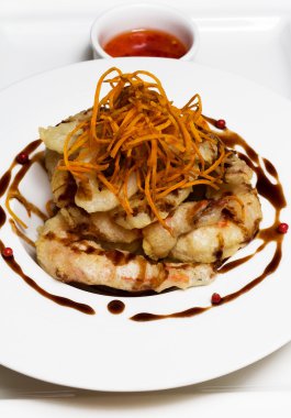 karides derin kızarmış ve tatlı biber