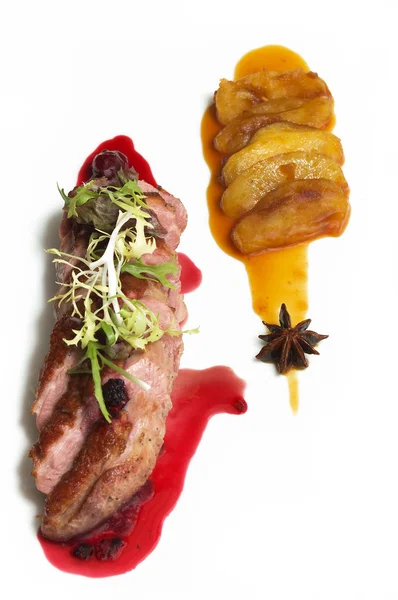 クランベリー ソースと肉のグリル — ストック写真