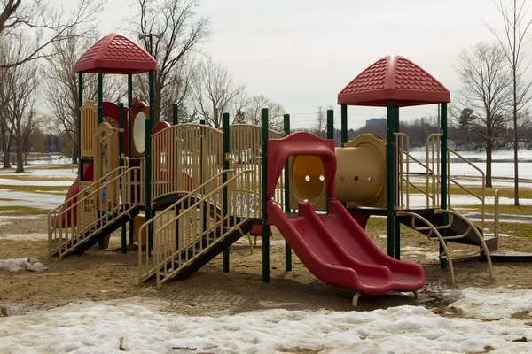 Spela struktur i parken — Stockfoto