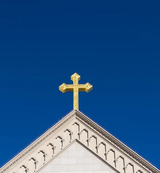 Bir kilise Hristiyan çarmıhta — Stok fotoğraf