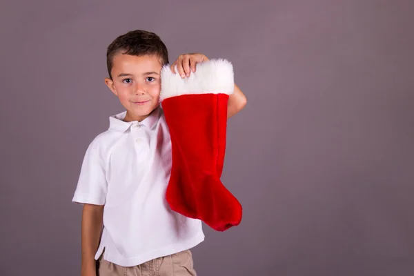 Ragazzo e la sua calza di Natale — Foto Stock