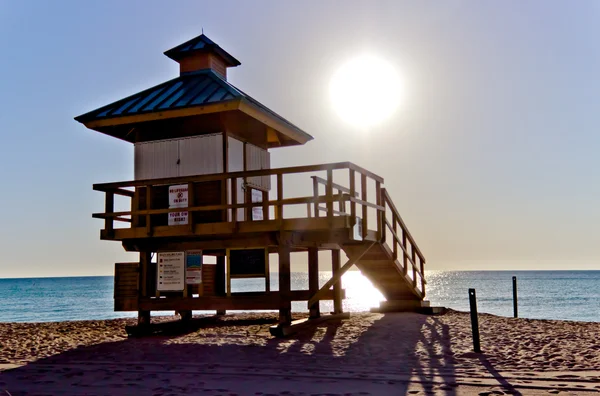 Plavčík chýše v sunny isles beach, florida — Stock fotografie