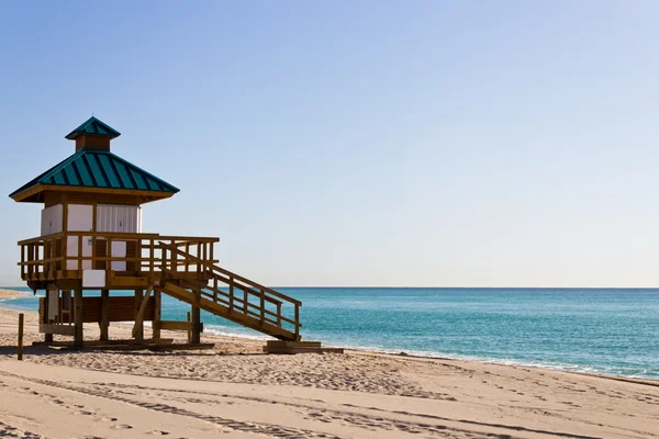 Lifeguard hut in Sunny Isles Beach, Florida — Stock Photo, Image