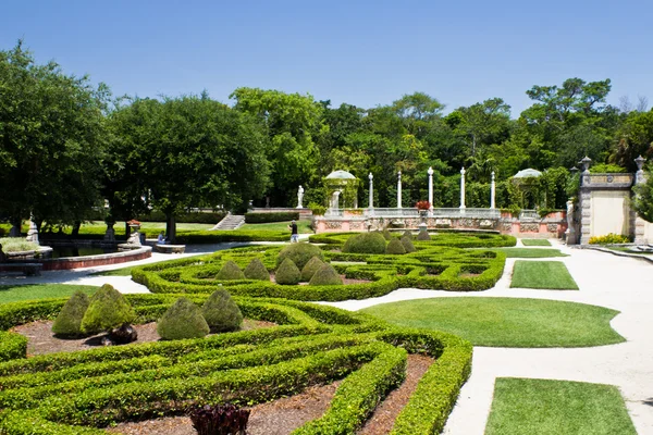 Jardim ornamental bem cuidado — Fotografia de Stock